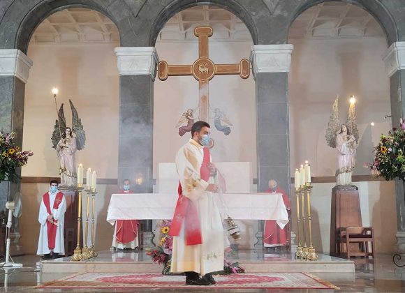 LA PARROQUIA DE SANTA CRUZ CELEBRA SU GRAN DÍA