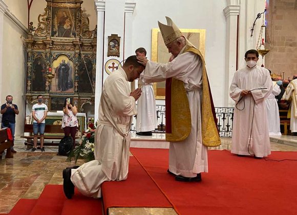 FERNANDO JESÚS BAYÓN, RECIBE EL MINISTERIO DEL PRESBITERADO