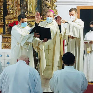 LOS SEMINARISTAS FABIÁN Y RAMÓN, RECIBEN EL MINISTERIO DEL ACOLITADO Y LECTORADO