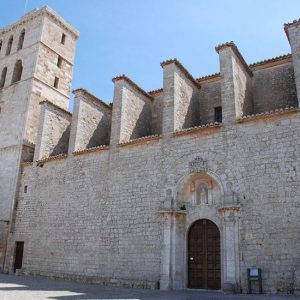LAS OBRAS DE RESTAURACIÓN OBLIGAN A CERRAR TEMPORALMENTE LA CATEDRAL Y A TRASLADAR EL CULTO A LA PARROQUIA DE SAN PEDRO LAS OBRAS DE RESTAURACIÓN OBLIGAN A CERRAR TEMPORALMENTE LA CATEDRAL Y A TRASLADAR EL CULTO A LA PARROQUIA DE SAN PEDRO