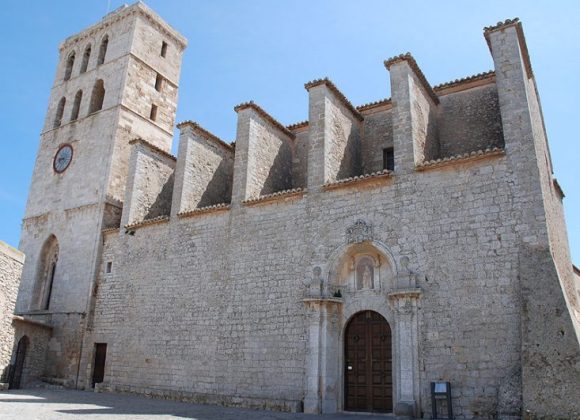 LAS OBRAS DE RESTAURACIÓN OBLIGAN A CERRAR TEMPORALMENTE LA CATEDRAL Y A TRASLADAR EL CULTO A LA PARROQUIA DE SAN PEDRO