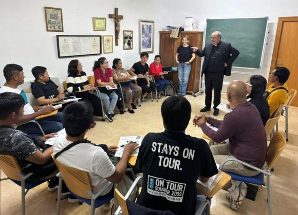 EL OBISPO CONCLUYE LA VISITA PASTORAL A TODAS LAS PARROQUIAS PITIUSAS EL OBISPO CONCLUYE LA VISITA PASTORAL A TODAS LAS PARROQUIAS PITIUSAS