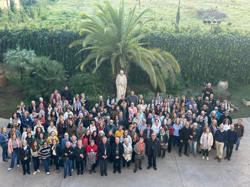 CATEQUISTAS DE CATALUÑA Y BALEARES DEBATEN EL USO RESPONSABLE DE LA TECNOLOGÍA Y NUEVAS ESTRATEGIAS PEDAGÓGICAS CATEQUISTAS DE CATALUÑA Y BALEARES DEBATEN EL USO RESPONSABLE DE LA TECNOLOGÍA Y NUEVAS ESTRATEGIAS PEDAGÓGICAS