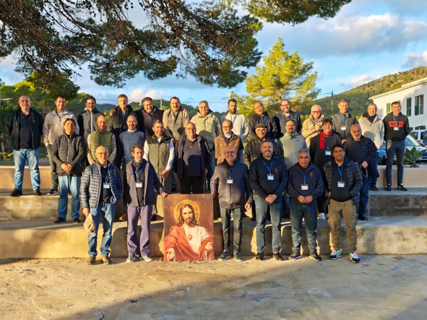 UNA TREINTENA DE PARTICIPANTES EN EL RETIRO DE EMAÚS PARA HOMBRES UNA TREINTENA DE PARTICIPANTES EN EL RETIRO DE EMAÚS PARA HOMBRES