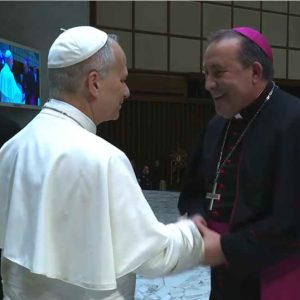 EL PAPA LEÓN SALUDA AL OBISPO DE IBIZA TRAS UNA AUDIENCIA GENERAL EN EL VATICANO EL PAPA LEÓN SALUDA AL OBISPO DE IBIZA TRAS UNA AUDIENCIA GENERAL EN EL VATICANO