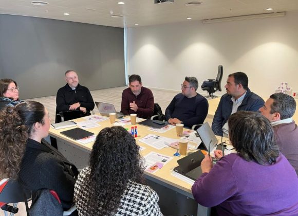 ESCOLES CATÒLIQUES DE BALEARS SE REÚNE CON SUS CENTROS ASOCIADOS DE IBIZA Y FORMENTERA ESCOLES CATÒLIQUES DE BALEARS SE REÚNE CON SUS CENTROS ASOCIADOS DE IBIZA Y FORMENTERA