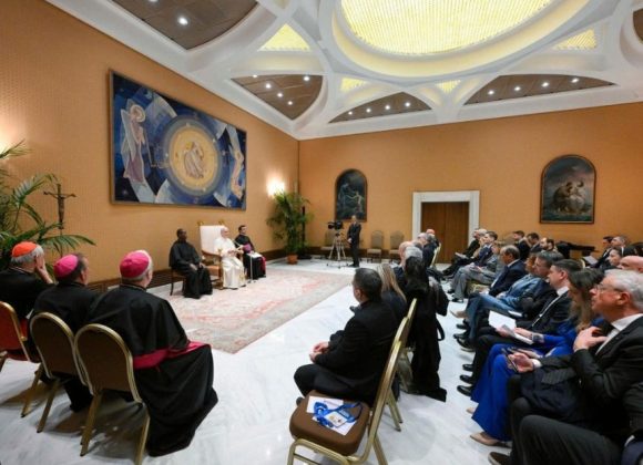 EL OBISPO DE IBIZA ASISTE A UN ENCUENTRO CON EL PAPA SOBRE LAS DESIGUALDADES SANITARIAS EN EUROPA EL OBISPO DE IBIZA ASISTE A UN ENCUENTRO CON EL PAPA SOBRE LAS DESIGUALDADES SANITARIAS EN EUROPA