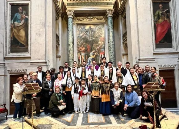 UNA PEREGRINACIÓN DE LA PARROQUIA DE JESUS LLEVA A ROMA EL FOLKLORE Y LAS TRADICIONES IBICENCAS UNA PEREGRINACIÓN DE LA PARROQUIA DE JESUS LLEVA A ROMA EL FOLKLORE Y LAS TRADICIONES IBICENCAS