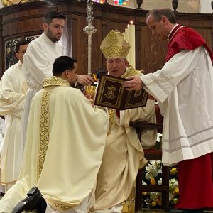 EL BISBE D’EIVISSA ORDENA COM A CAPELLÀ EL DIACA EDDY MARTÍN GONZÁLEZ