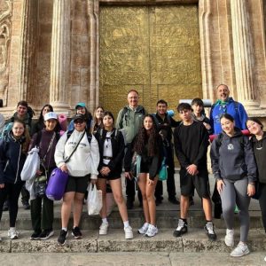 UN GRUP DE JOVES EIVISSENCS REALITZEN LA PEREGRINACIÓ AL SANT CALZE DE VALÈNCIA