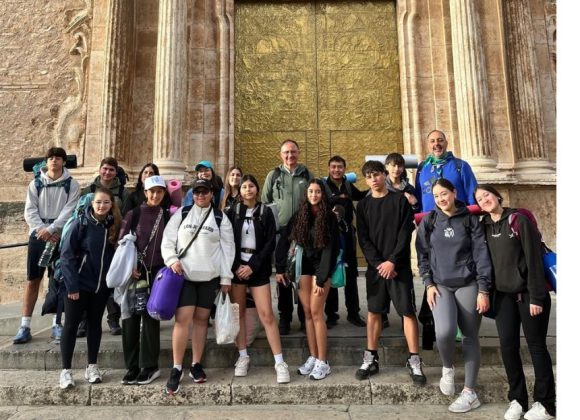 UN GRUPO DE JOVENES IBICENCOS REALIZAN LA PEREGRINACIÓN AL SANTO CÁLIZ DE VALENCIA UN GRUPO DE JOVENES IBICENCOS REALIZAN LA PEREGRINACIÓN AL SANTO CÁLIZ DE VALENCIA