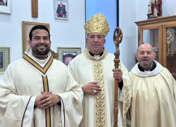 EDDY MARTÍN GONZÁLEZ TOMA POSESIÓN COMO NUEVO PÁRROCO ‘IN SOLIDUM’ DE LA PARROQUIA DE SAN PABLO EDDY MARTÍN GONZÁLEZ TOMA POSESIÓN COMO NUEVO PÁRROCO ‘IN SOLIDUM’ DE LA PARROQUIA DE SAN PABLO