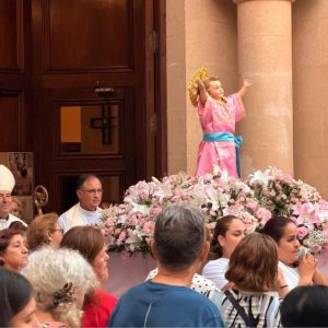 LA FESTA DEL ‘DIVINO NIÑO’ REUNEIX ALS FIDELS DE LA COMUNITAT EQUATORIANA D’EIVISSA LA FESTA DEL ‘DIVINO NIÑO’ REUNEIX ALS FIDELS DE LA COMUNITAT EQUATORIANA D’EIVISSA