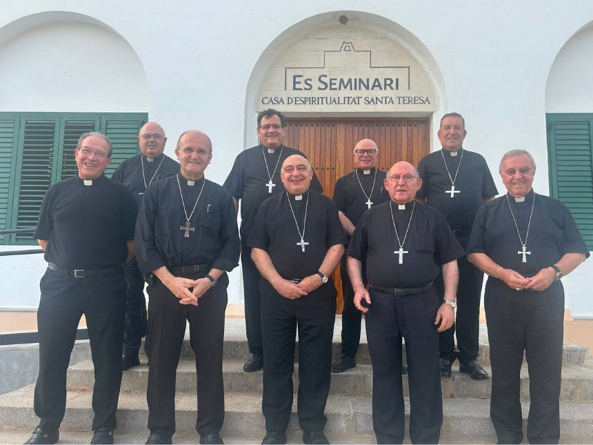ELS BISBES DE LA PROVÍNCIA VALENTINA EXAMINEN A EIVISSA LA SITUACIÓ DE L’ENSENYAMENT DE LA RELIGIÓ A L’ESCOLA PÚBLICA ELS BISBES DE LA PROVÍNCIA VALENTINA EXAMINEN A EIVISSA LA SITUACIÓ DE L’ENSENYAMENT DE LA RELIGIÓ A L’ESCOLA PÚBLICA