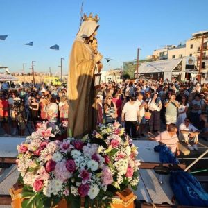 LA GENTE DEL MAR HONRA A SU PATRONA, LA VIRGEN DEL CARMEN