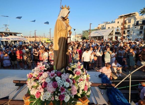 LA GENTE DEL MAR HONRA A SU PATRONA, LA VIRGEN DEL CARMEN LA GENTE DEL MAR HONRA A SU PATRONA, LA VIRGEN DEL CARMEN