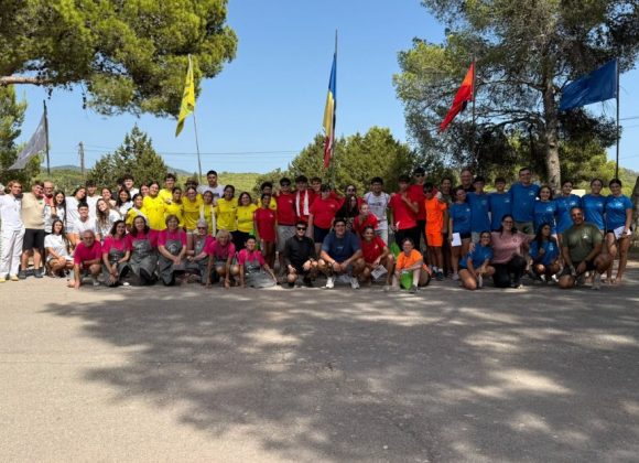 60 CHICOS Y CHICAS DE VARIAS PARROQUIAS HAN PARTICIPADO EN EL ‘ENCONTRE JOVE’ DE ES CUBELLS 60 CHICOS Y CHICAS DE VARIAS PARROQUIAS HAN PARTICIPADO EN EL ‘ENCONTRE JOVE’ DE ES CUBELLS