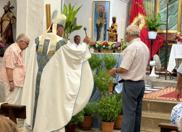 EL OBISPO BENDICE LA NUEVA IMAGEN DE LA VIRGEN DE MONTSERRAT DE LA IGLESIA DE SANT MATEU EL OBISPO BENDICE LA NUEVA IMAGEN DE LA VIRGEN DE MONTSERRAT DE LA IGLESIA DE SANT MATEU