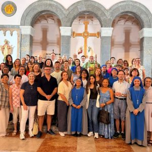 CATEQUISTES I PROFESSORS DE RELIGIÓ COMPARTEIXEN UNA JORNADA DE FEINA PER COMENÇAR EL CURS CATEQUISTES I PROFESSORS DE RELIGIÓ COMPARTEIXEN UNA JORNADA DE FEINA PER COMENÇAR EL CURS