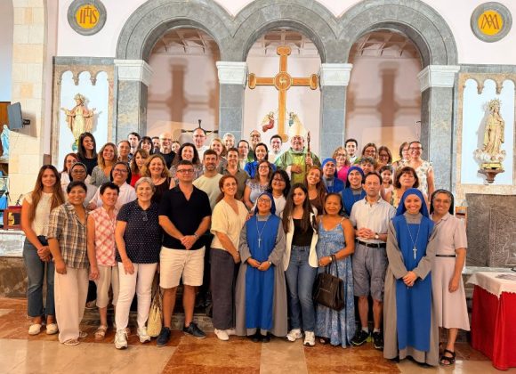 CATEQUISTAS Y PROFESORES DE RELIGIÓN COMPARTEN UNA JORNADA DE TRABAJO PARA COMENZAR EL CURSO