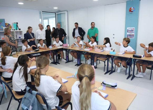LA PRESIDENTA DEL GOVERN, EL CONSELLER DE EDUCACIÓN Y EL PRESIDENTE DEL CONSELL VISITAN EL COLEGIO VIRGEN MILAGROSA DE FORMENTERA LA PRESIDENTA DEL GOVERN, EL CONSELLER DE EDUCACIÓN Y EL PRESIDENTE DEL CONSELL VISITAN EL COLEGIO VIRGEN MILAGROSA DE FORMENTERA