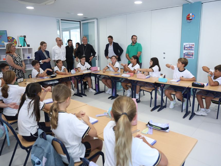 LA PRESIDENTA DEL GOVERN, EL CONSELLER DE EDUCACIÓN Y EL PRESIDENTE DEL CONSELL VISITAN EL COLEGIO VIRGEN MILAGROSA DE FORMENTERA LA PRESIDENTA DEL GOVERN, EL CONSELLER DE EDUCACIÓN Y EL PRESIDENTE DEL CONSELL VISITAN EL COLEGIO VIRGEN MILAGROSA DE FORMENTERA