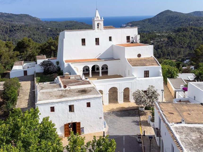 LA PARROQUIA Y EL PUEBLO DE SANT MIQUEL CELEBRAN SU FIESTA PATRONAL EL MARTES 29 LA PARROQUIA Y EL PUEBLO DE SANT MIQUEL CELEBRAN SU FIESTA PATRONAL EL MARTES 29